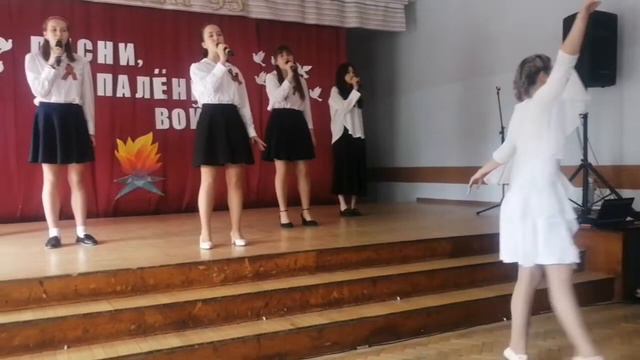 Песня "Журавли" в исполнении учащихся 10Б класса Лицея №95 г. Сочи. смотреть онлайн