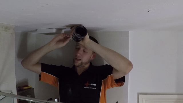 Light bulb change - An Electricians Day in London | Thomas Nagy смотреть онлайн