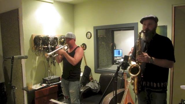 Who walks in When I Walk Out by Ralph Freed/Al Hofman/Al Goodhart(Recording with dixieland band) смотреть онлайн