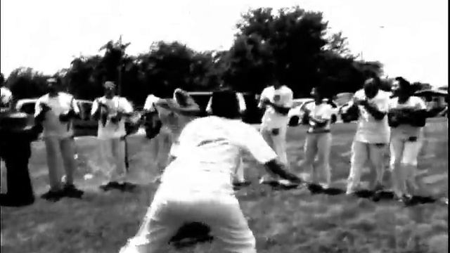 Grupo Cordao de Ouro Capoeira смотреть онлайн