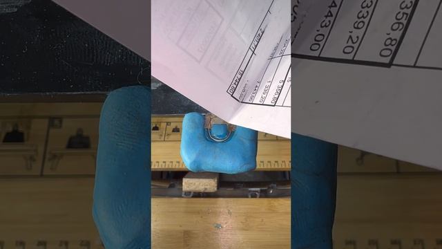 Ремонт пластикового крепления содой и супер клеем с армированием сварочной проволокой ?? #shorts