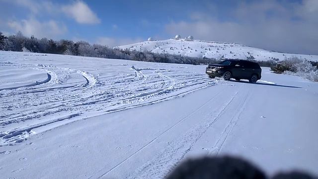 Kia Sorento XM Катаемся по снегу смотреть онлайн