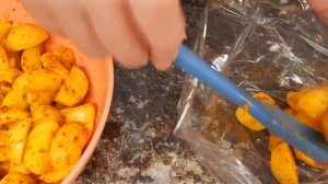 Хрустящая картошка по-деревенски в рукаве, отлично подойдёт в качестве гарнира