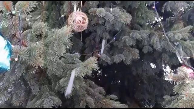 Снег кружится, летает, летает. //The snow swirls, flies, flies.// смотреть онлайн