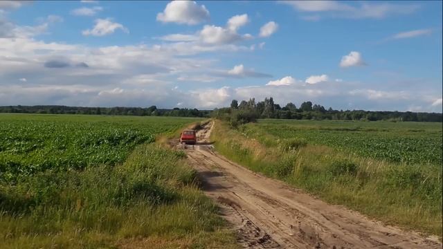 Szalony kierowca "malucha". Marcin - Fiat 126p [polski maluch] Flat out Full HD смотреть онлайн