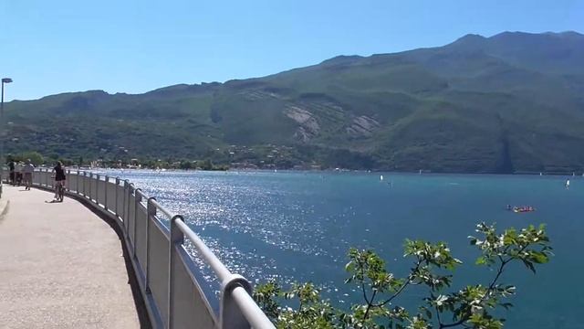 Coastal walkway to Torbole Riva Del Garda смотреть онлайн
