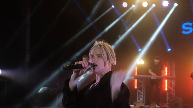 SHAMAN - ГИМН РОССИИ (живое исполнение на День Государственного флага) смотреть онлайн