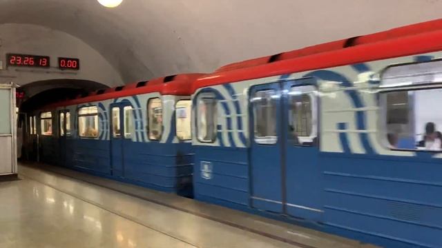 81-717.5М №2664 отправляется со станции «Динамо» | Московский метрополитен смотреть онлайн