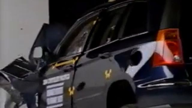 2004 Chrysler Pacifica moderate overlap IIHS crash test смотреть онлайн