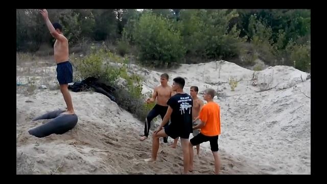 как делать сальто головой в песок! смотреть онлайн
