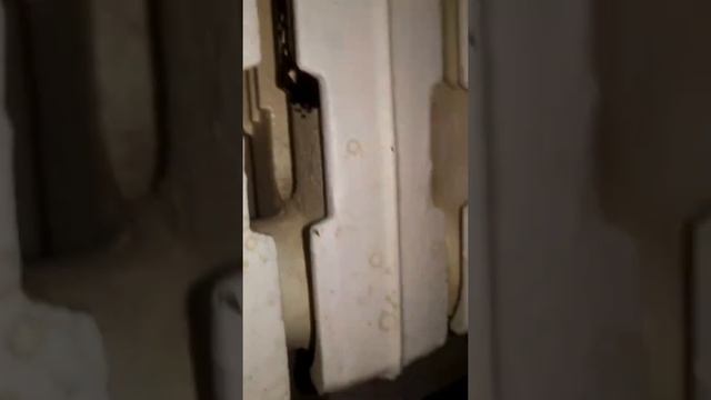 Холодная сварка Маннол для металла, устранение трещины на чугунном батареи. смотреть онлайн