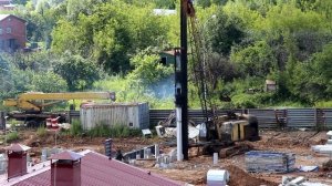 Как забивают сваи, сваебойная машина