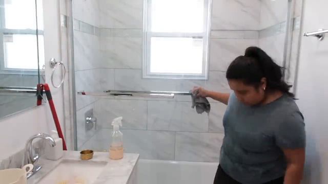 ⚜️TUS PUERTAS DE VIDRIO Y DUCHA RECHINANDO DE LIMPIO CON JABON POTENTE limpieza rápida del baño смотреть онлайн