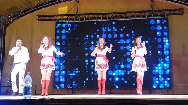 Ансамбль Украинской народной песни - "На горі трава зелена" (эстрадный вариант) смотреть онлайн