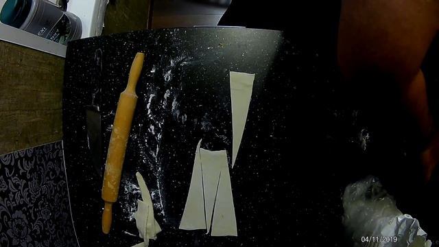 Трубочки с грецким орехом и медом из слоеного теста смотреть онлайн