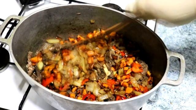 Дичь по деревенски Мясо косули в жаровне Рецепт ароматного блюда смотреть онлайн