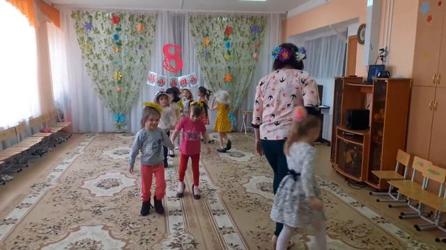 Дефиле девочек смотреть онлайн