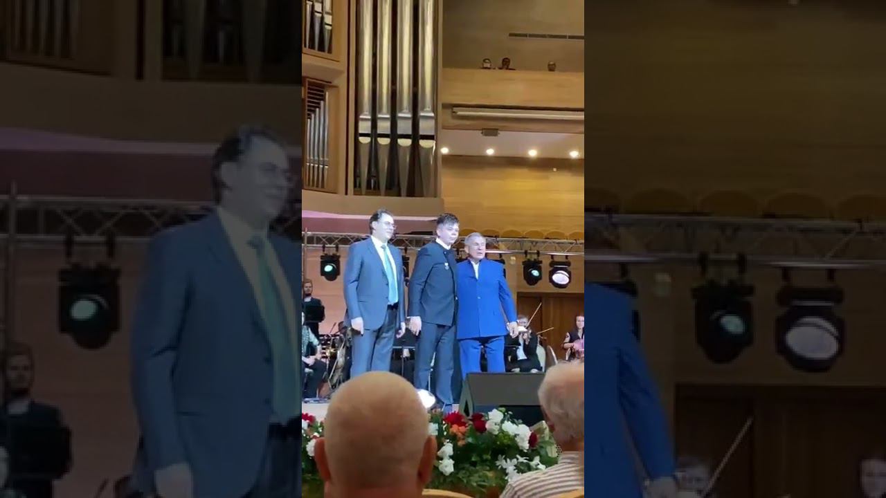 Элвин Грейга Татарстанның атказанган артисты исемен тапшыру