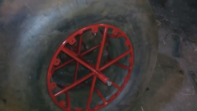 Простой снегоход каракат своими руками 8. Покраска и колесо. смотреть онлайн