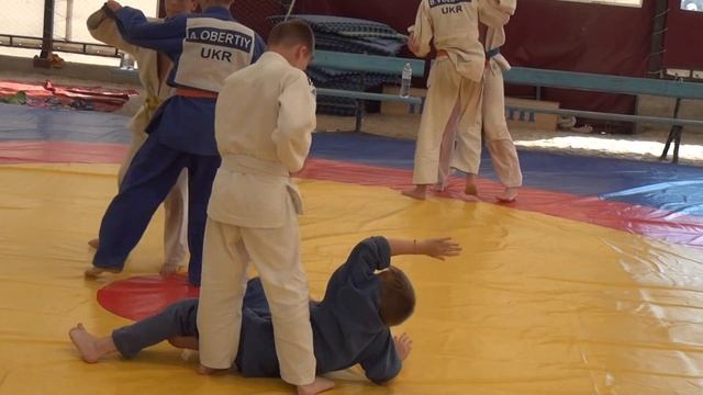 Osoto otoshi, tai otoshi. Летние сборы. Дзюдо. Каролино-Бугаз. База "Шурави" 7 июля 2016. смотреть онлайн