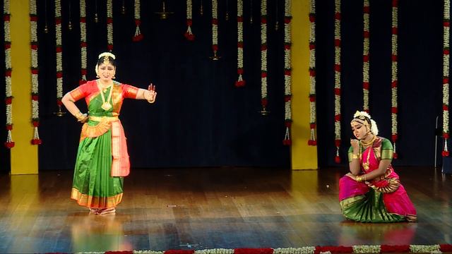 Parambariyam-Mom and daughter bharatanatyam-Lakshmi Venkatesh-Neha krishnan-Lakshmipriya Anand смотреть онлайн