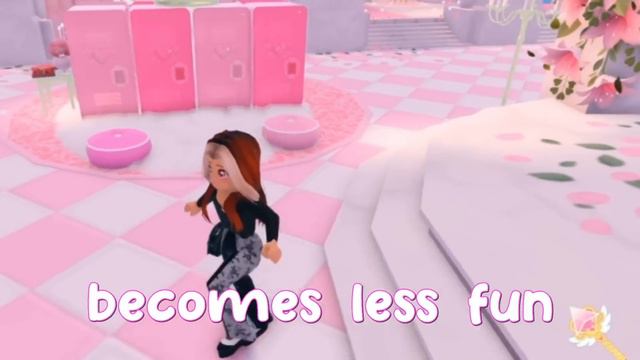 why everyone is LEAVING royale high смотреть онлайн