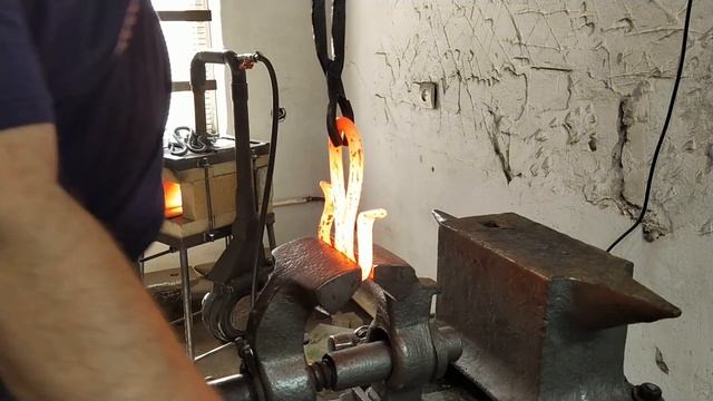 Кузнечный проект - 4 серия. Кованый завиток из 12 прутка. смотреть онлайн