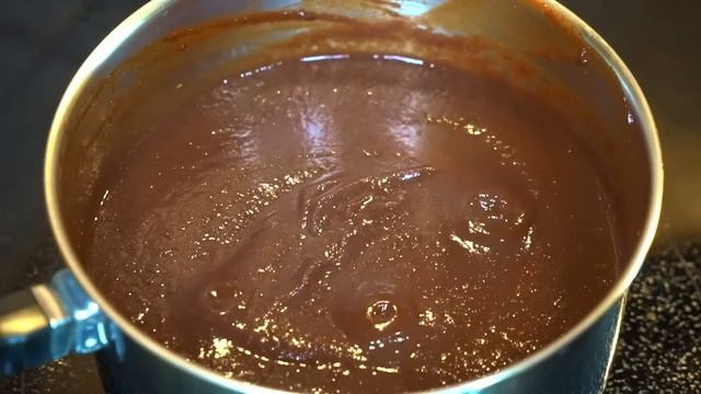 Pozole Rojo Y Salsa Pozolera