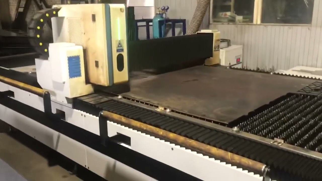 Metalltec 1530 спустя полгода у клиента 3 кВт лазер видеообзор от компании ООО СТАНКИ смотреть онлайн