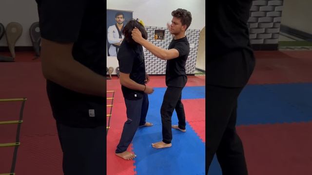 Self Defence On Road Side #selfdefense #anujtkd