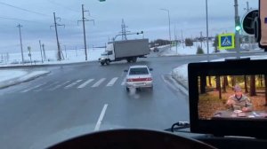 БУКСУЮ ! Помял прицеп (((