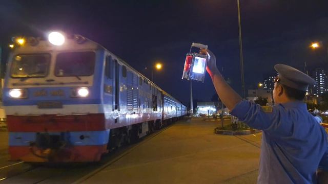 Train SE26 Saigon - Quang Ngai departure from Ho Chi Minh City (2019) смотреть онлайн