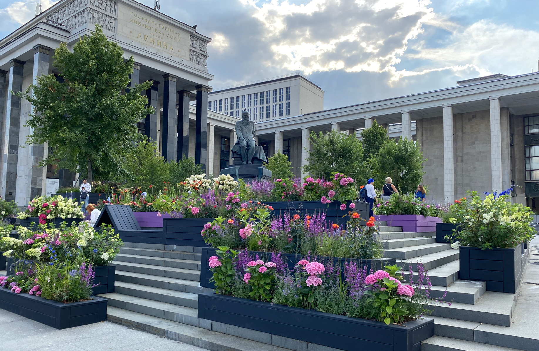 Москва, Моховая улица. Фестиваль 