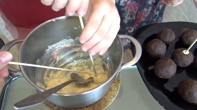 Ивелия и Кирилл готовят КЕЙКПОПСЫ. Попкейки рецепт. смотреть онлайн