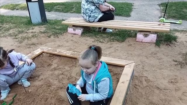 На улицу с бабушкой // Делаем уроки смотреть онлайн