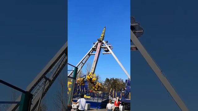 Май 2019, любимый Наташин аттракцион)) сидит в нем и даже не повизгивает)) смотреть онлайн