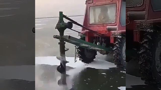 Отличный коловорот для рыбалки. трактор коловорот смотреть онлайн