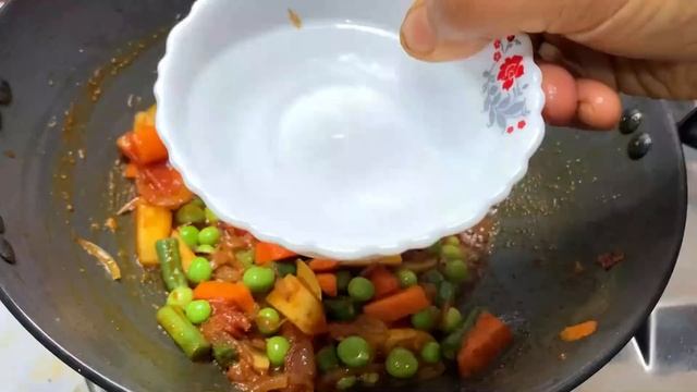 சப்பாத்தி பூரிக்கு குருமா | Chapathi Vegetable Kurma Recipe in Tamil | Kurma | Veg Kurma In Tamil смотреть онлайн