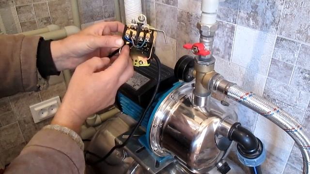 Как подключить реле давления и сухого хода в насосной станции смотреть онлайн