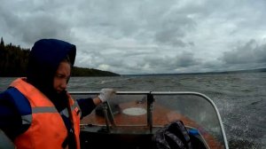 Попали в шторм на лодке МКМ