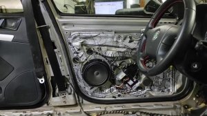 Какая заводская шумоизоляция Skoda Octavia A5? Снимаем всё обшивки до металла и клеим новую«шумку»