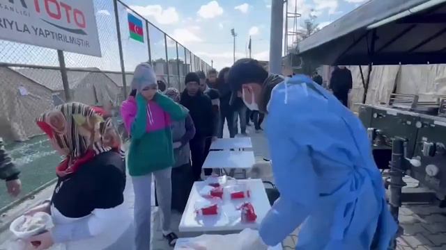 🇦🇿🇹🇷 Жители Кахраманмараша поблагодарили Азербайджан и весь его народ за помощь. смотреть онлайн
