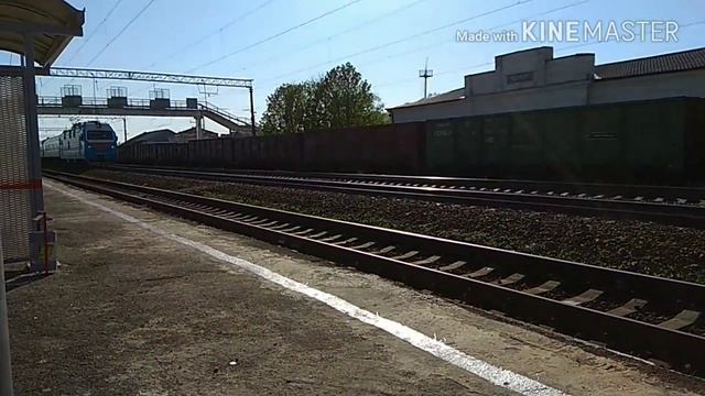 Два пассажирских поезда на станции Тарасовка смотреть онлайн