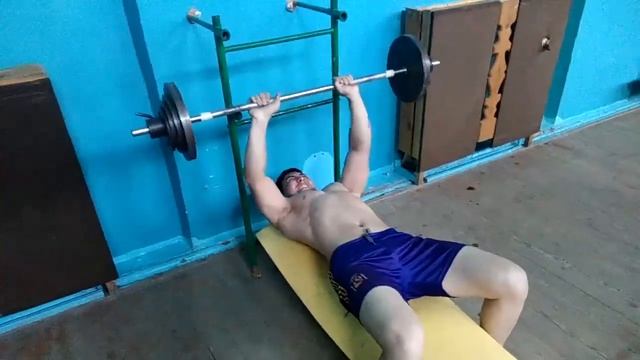 Конец тренировки груди трицепса, забил трицепс ! смотреть онлайн