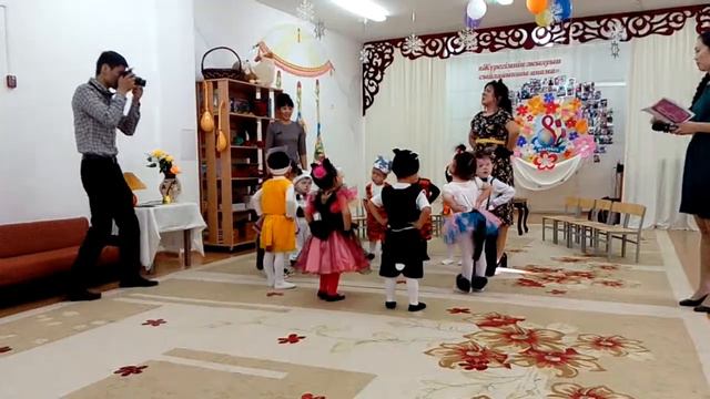 Утреник в саду 8 марта Азалия(2) смотреть онлайн