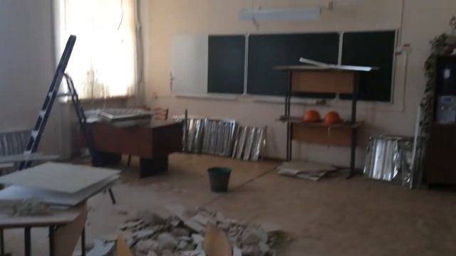 В Чебоксарах в классе лицея во время перемены обвалился потолок смотреть онлайн