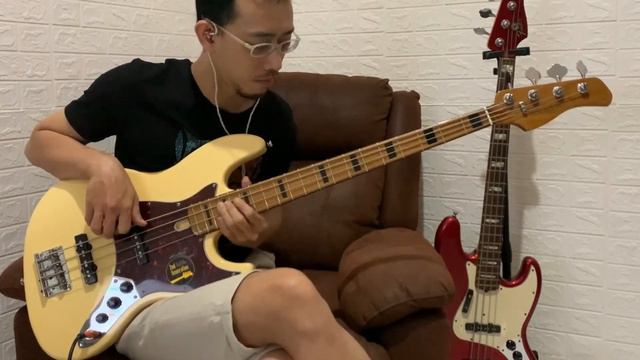 70s Jazz Bass, Sire V5 VS Fender USA смотреть онлайн