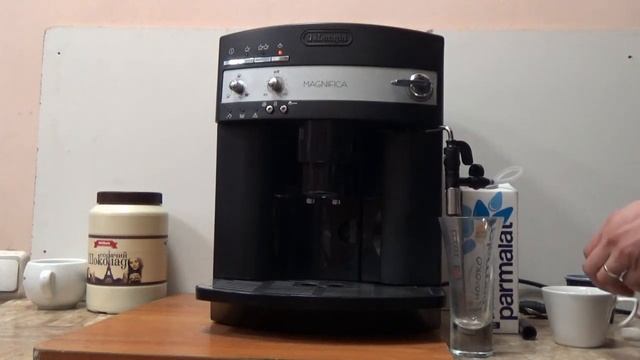 Автоматический капучинатор на Delonghi ESAM 3000 Magnifica смотреть онлайн