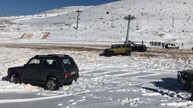 Landrover Pulling A Lada Niva Urban