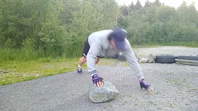 Уличная тренировка с покрышкой и камнями смотреть онлайн